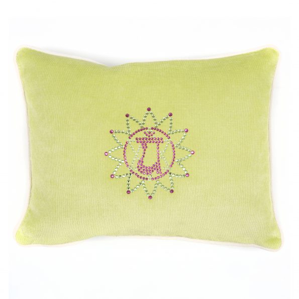 Chakra Kissen für das Herzchakra in grün mit Chakra Symbol Anahata