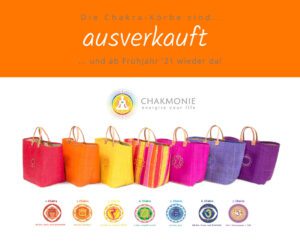 Bunte Korbtaschen mit Chakrasymbolen aus Strass