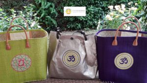 Chakrasymbole aus Stick und Taschen fuer die Chakren