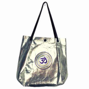 Henkeltasche aus veganem Leder in Silber mit Chakrasymbol aus Stick